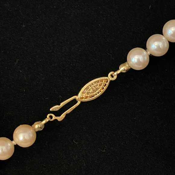 Vintage Faux Pearl Necklace with Excellent Clasp - Picture 5 of 7